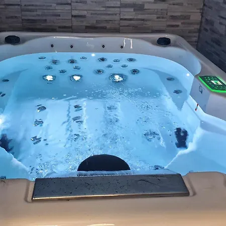Le Bigourdan Et Son Jacuzzi Apartment Bagneres-de-Bigorre
