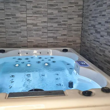 Le Bigourdan Et Son Jacuzzi Apartment